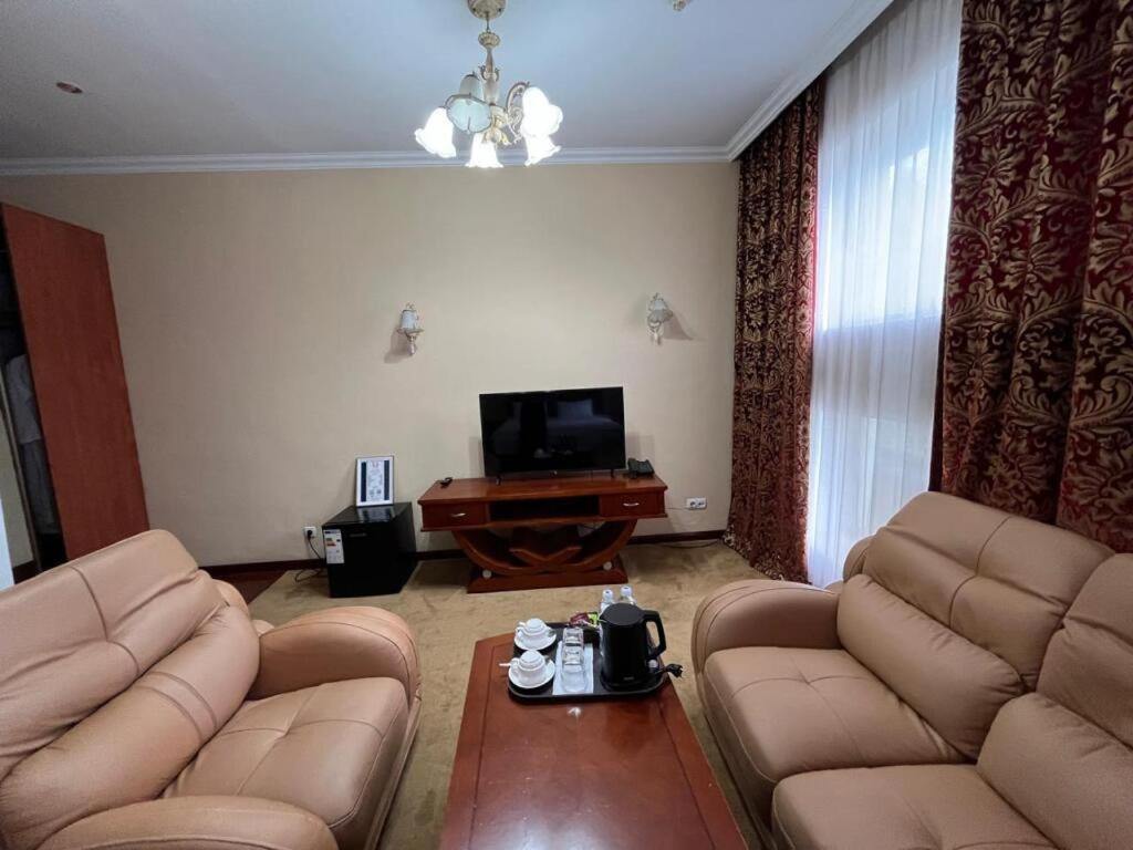 Luxurious Hotel Taraz Exterior photo