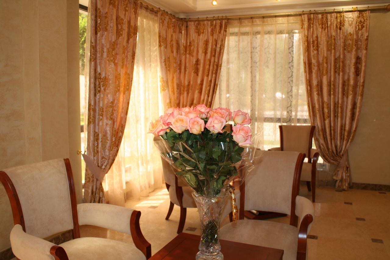 Luxurious Hotel Taraz Exterior photo